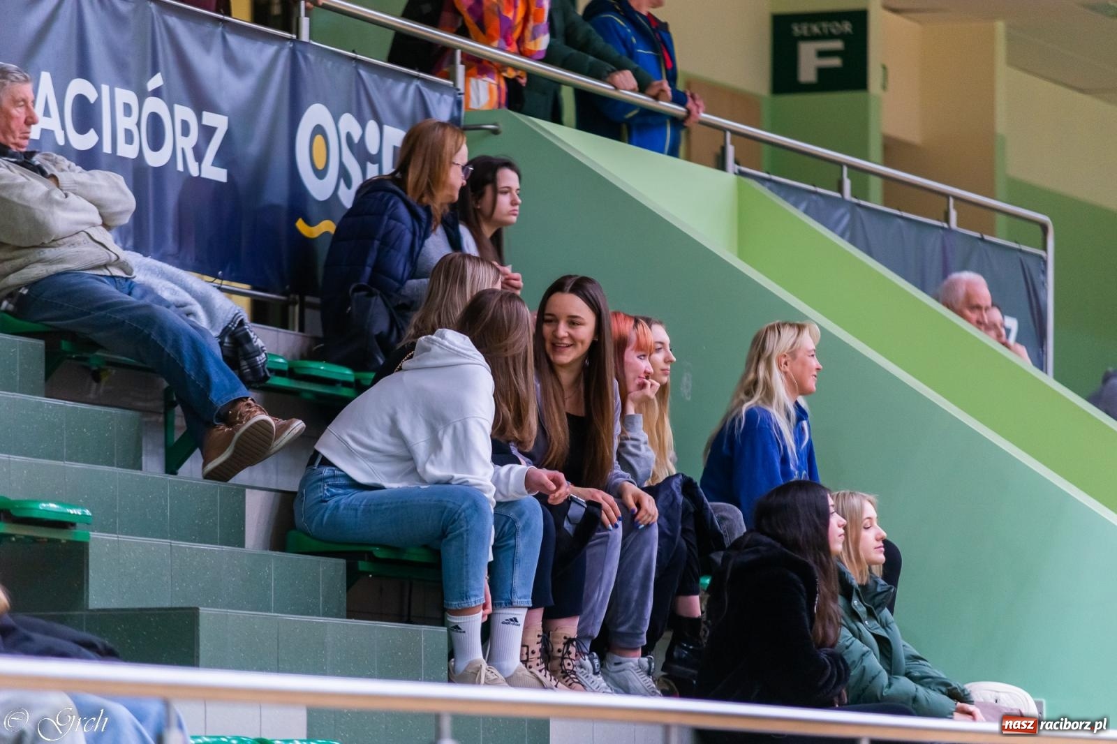 Zdjęcie w galerii na portalu naszraciborz.pl: Siatkarski rollercoaster emocji w hali przy Łąkowej [FOTO i WIDEO] wiadomości z regionu