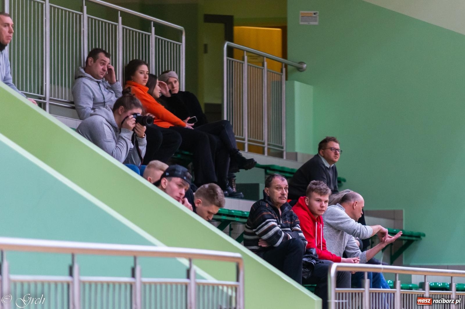 Zdjęcie w galerii na portalu naszraciborz.pl: Siatkarski rollercoaster emocji w hali przy Łąkowej [FOTO i WIDEO] wiadomości z regionu