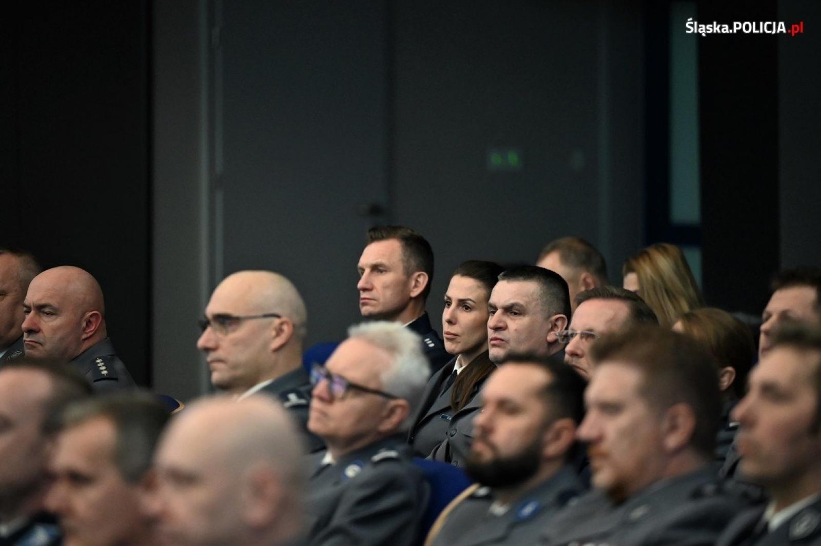 Zdjęcie w galerii na portalu naszraciborz.pl: Sto zarzutów dziennie. Roczna odprawa w śląskim garnizonie wiadomości z regionu