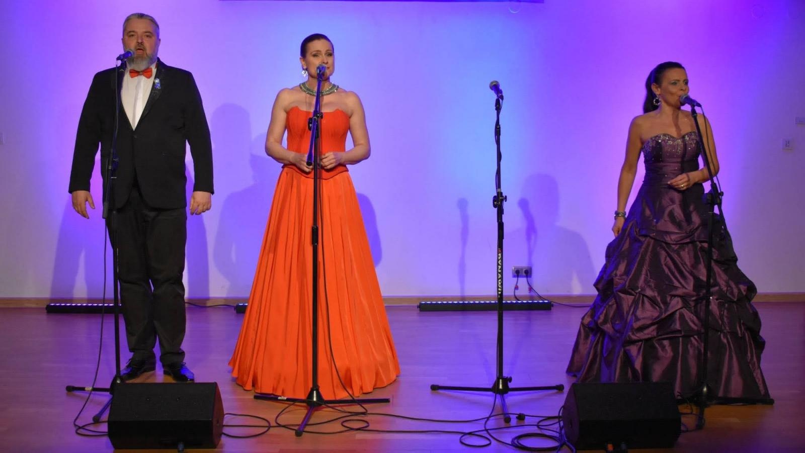 Zdjęcie w galerii na portalu naszraciborz.pl: Operetkowe przeboje z nutką humoru na zamku wiadomości z regionu