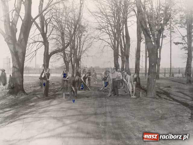 Zdjęcie w galerii na portalu naszraciborz.pl: Rafako na starych zdjęciach wiadomości z regionu