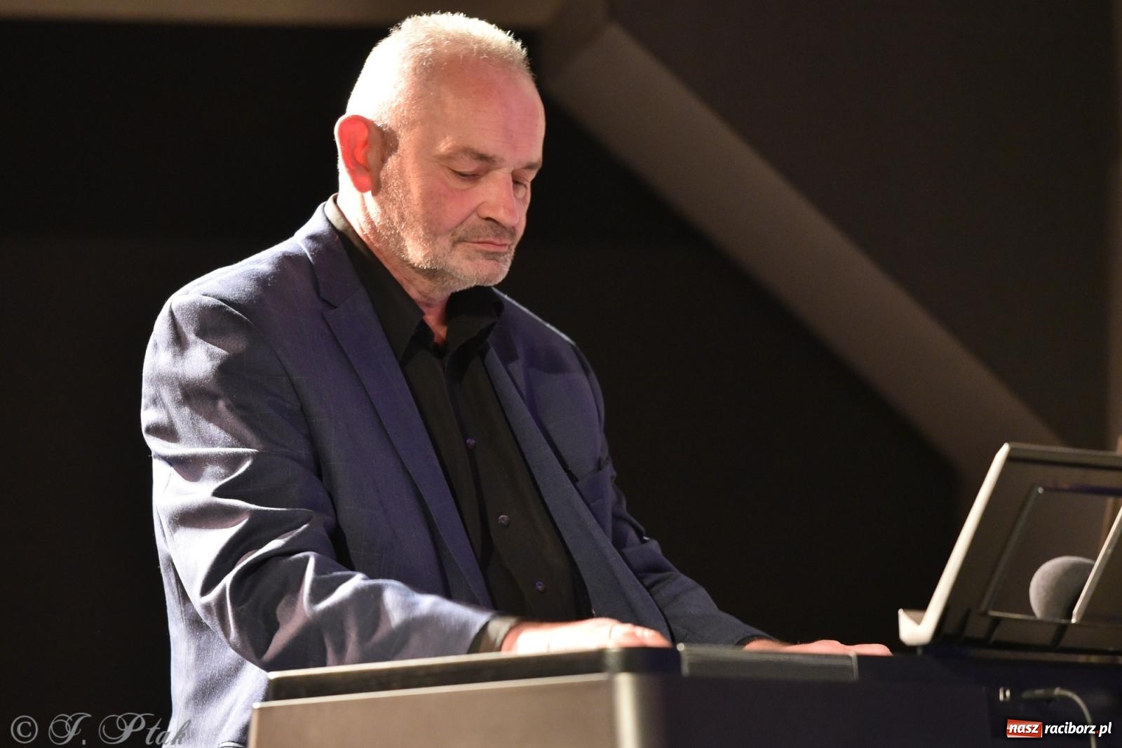 Zdjęcie w galerii na portalu naszraciborz.pl: Bel Canto kolędowo na dobry start WOŚP-u [FOTO i WIDEO] wiadomości z regionu