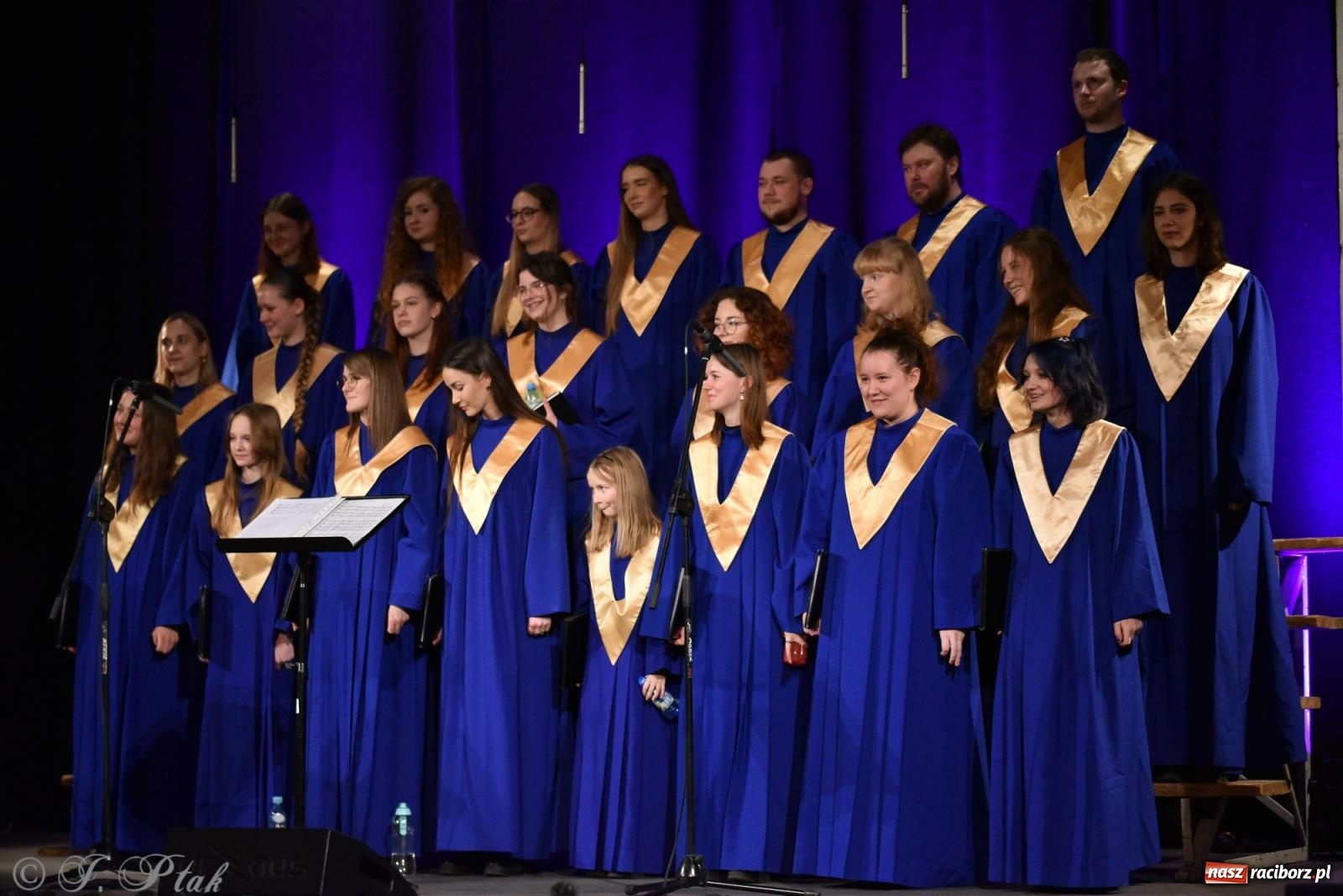 Zdjęcie w galerii na portalu naszraciborz.pl: Bel Canto kolędowo na dobry start WOŚP-u [FOTO i WIDEO] wiadomości z regionu