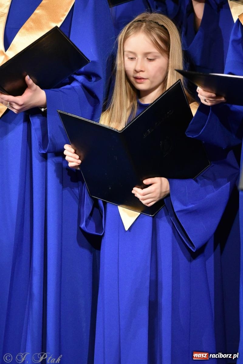 Zdjęcie w galerii na portalu naszraciborz.pl: Bel Canto kolędowo na dobry start WOŚP-u [FOTO i WIDEO] wiadomości z regionu