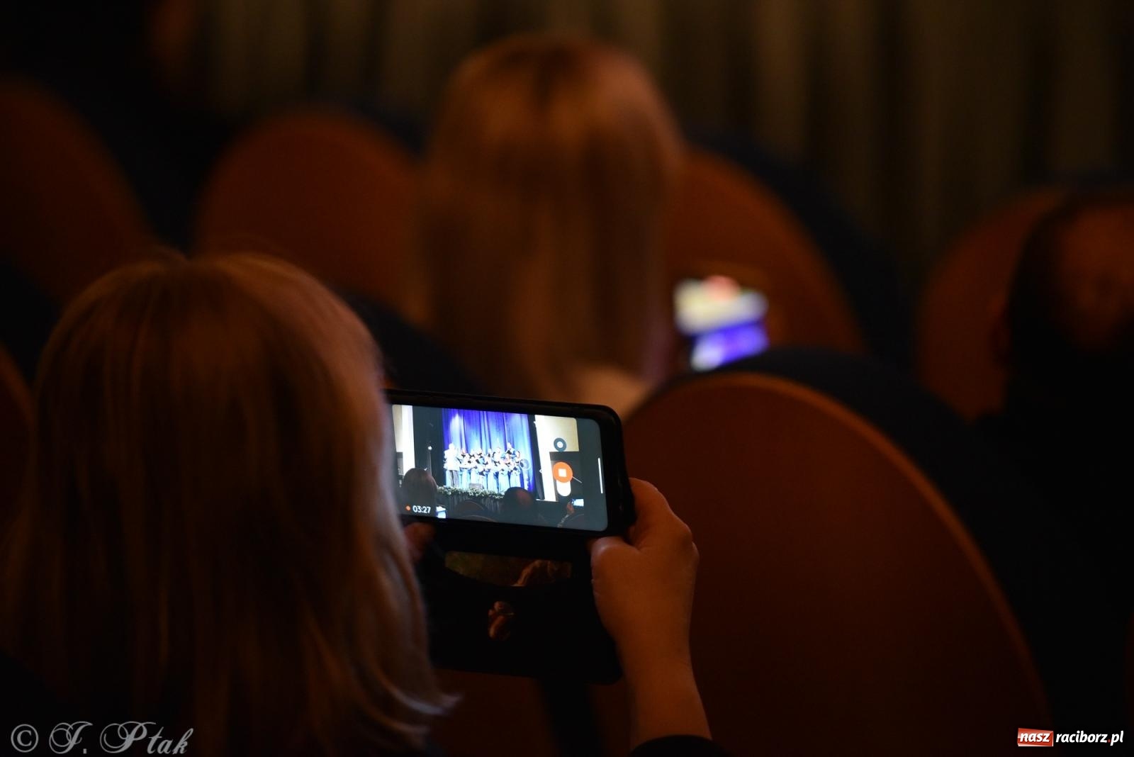 Zdjęcie w galerii na portalu naszraciborz.pl: Bel Canto kolędowo na dobry start WOŚP-u [FOTO i WIDEO] wiadomości z regionu