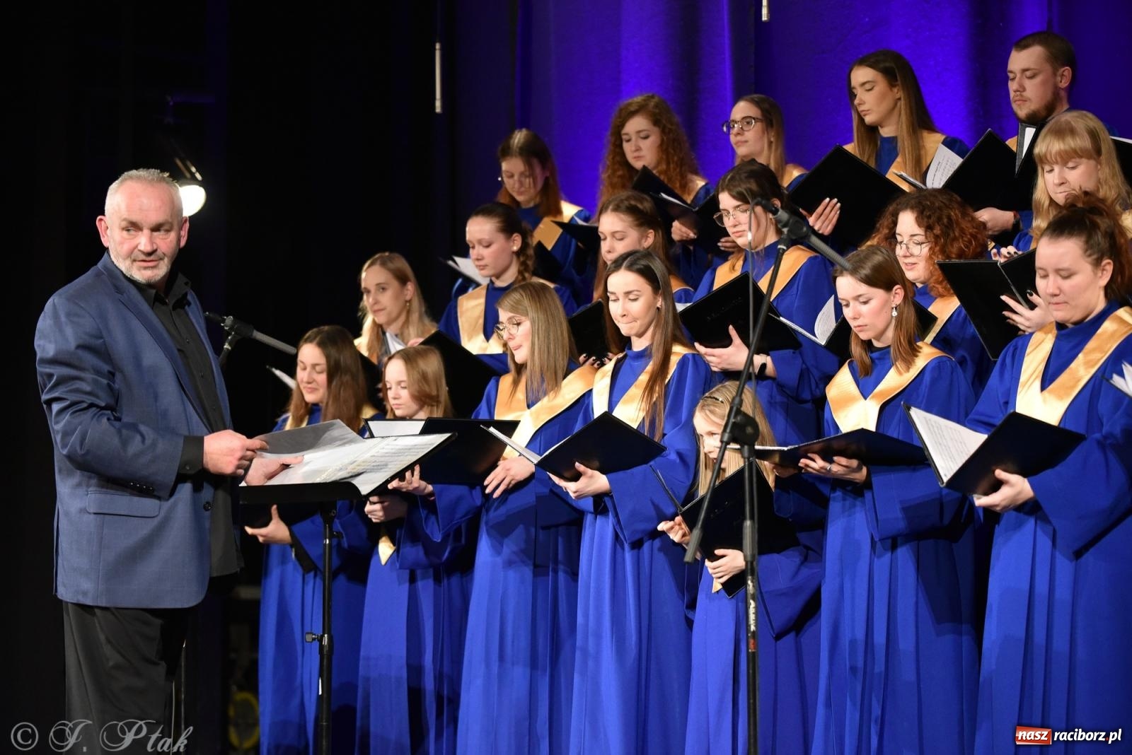 Zdjęcie w galerii na portalu naszraciborz.pl: Bel Canto kolędowo na dobry start WOŚP-u [FOTO i WIDEO] wiadomości z regionu