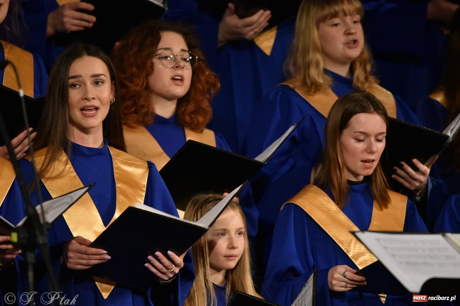 Zdjęcie w galerii na portalu naszraciborz.pl: Bel Canto kolędowo na dobry start WOŚP-u [FOTO i WIDEO] wiadomości z regionu