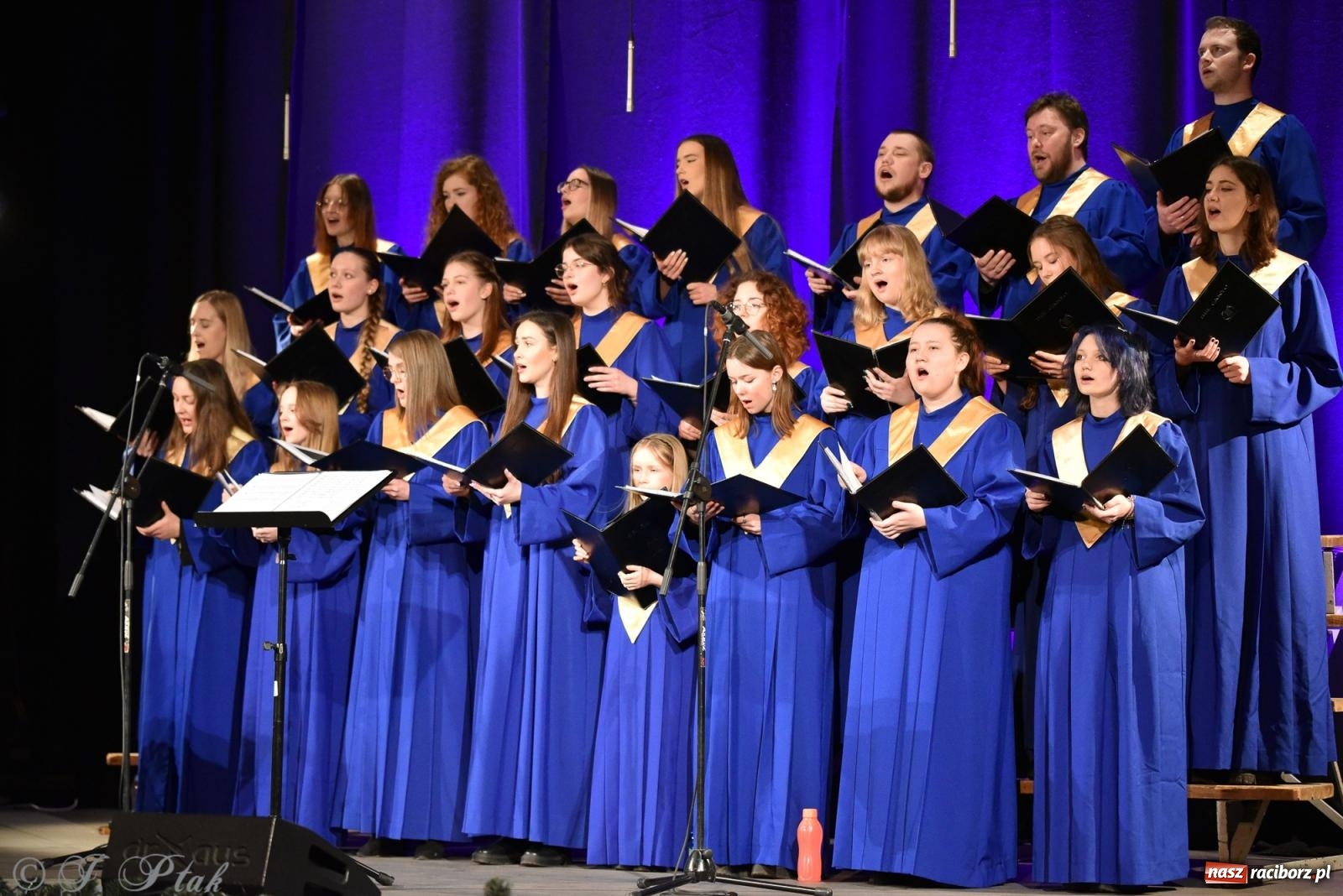 Zdjęcie w galerii na portalu naszraciborz.pl: Bel Canto kolędowo na dobry start WOŚP-u [FOTO i WIDEO] wiadomości z regionu