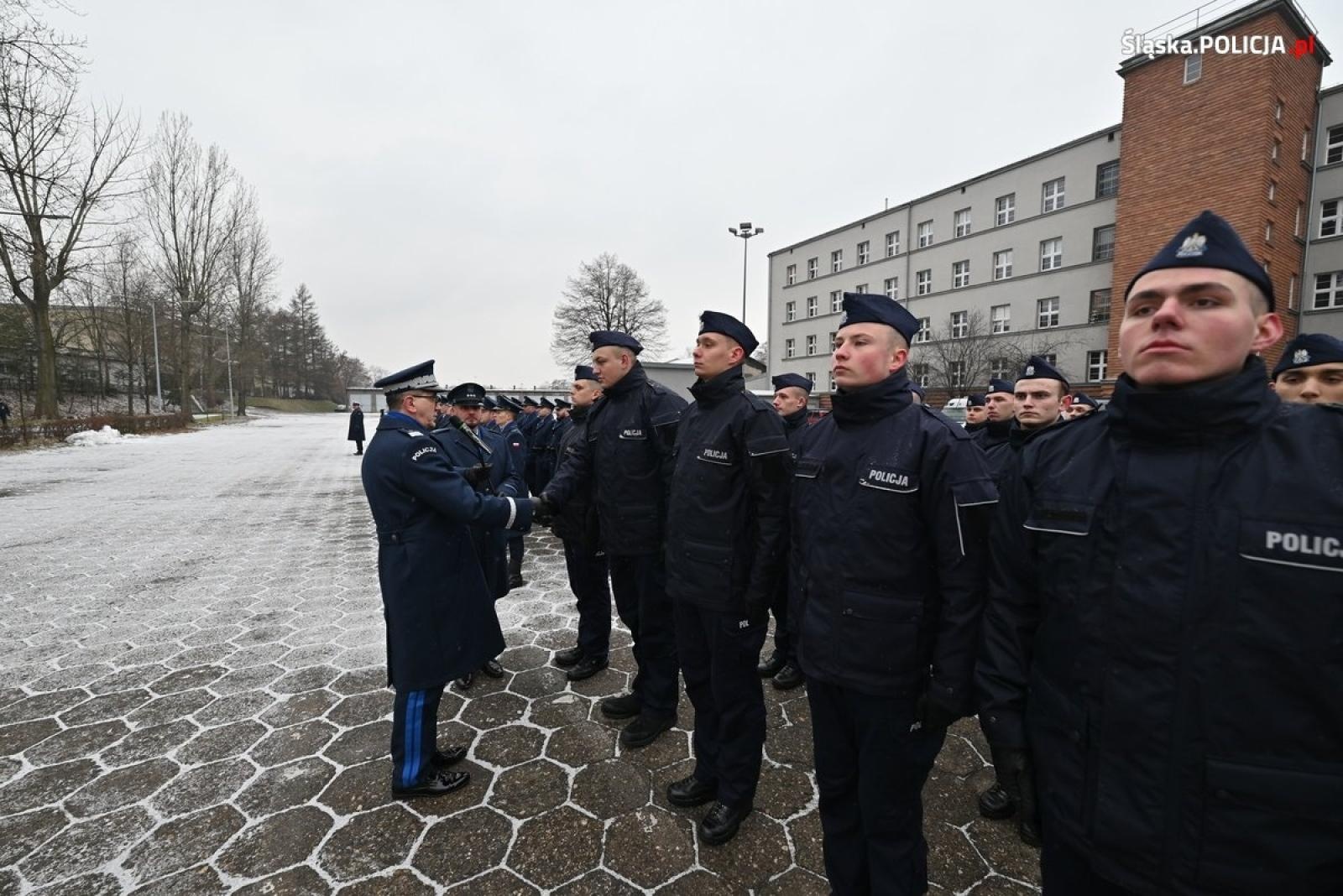 Zdjęcie w galerii na portalu naszraciborz.pl: Pierwsze w tym roku ślubowanie nowych policjantów wiadomości z regionu
