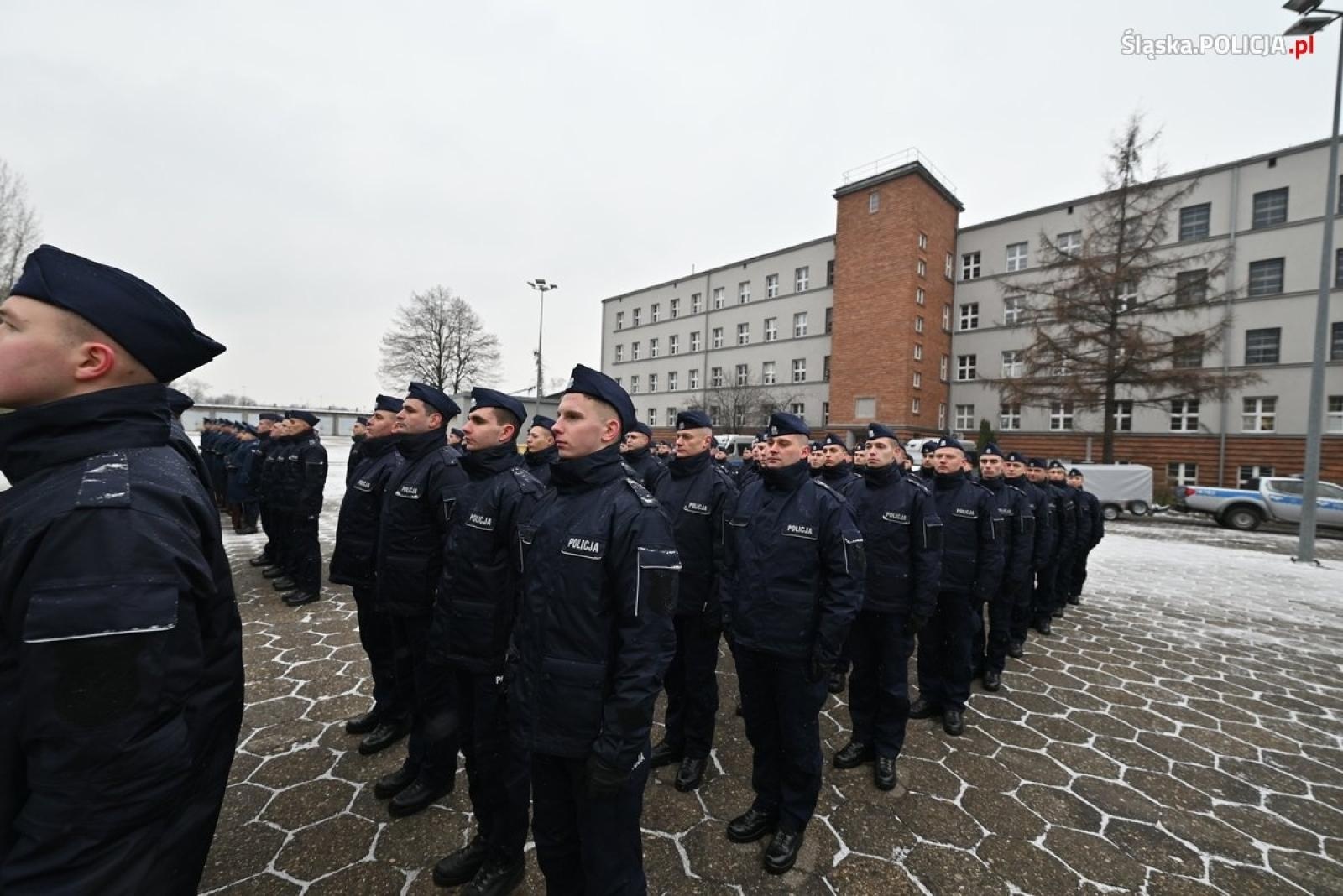 Zdjęcie w galerii na portalu naszraciborz.pl: Pierwsze w tym roku ślubowanie nowych policjantów wiadomości z regionu