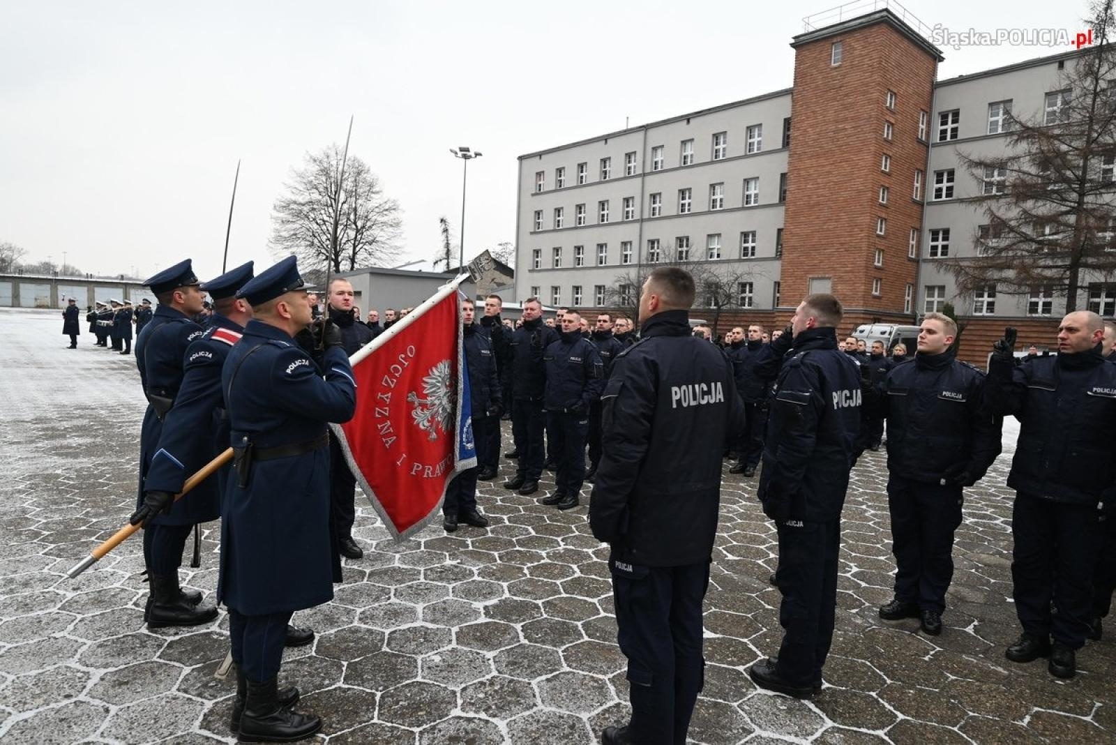 Zdjęcie w galerii na portalu naszraciborz.pl: Pierwsze w tym roku ślubowanie nowych policjantów wiadomości z regionu
