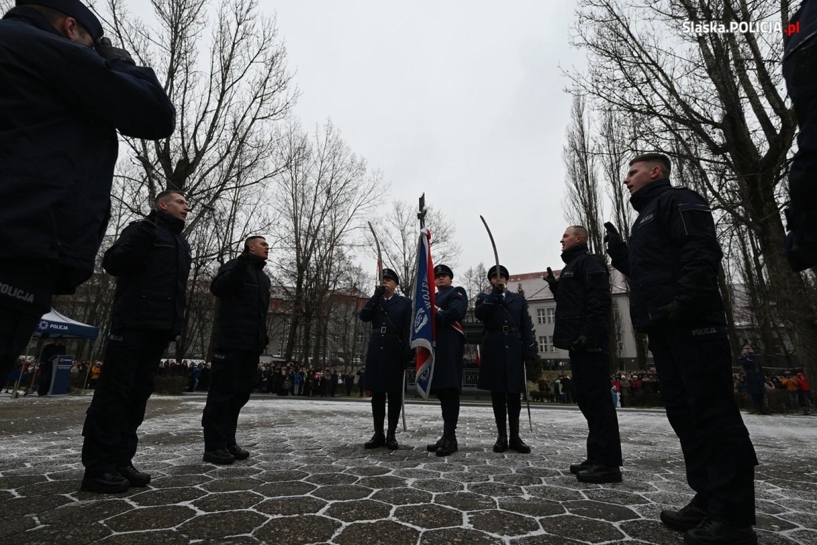 Zdjęcie w galerii na portalu naszraciborz.pl: Pierwsze w tym roku ślubowanie nowych policjantów wiadomości z regionu