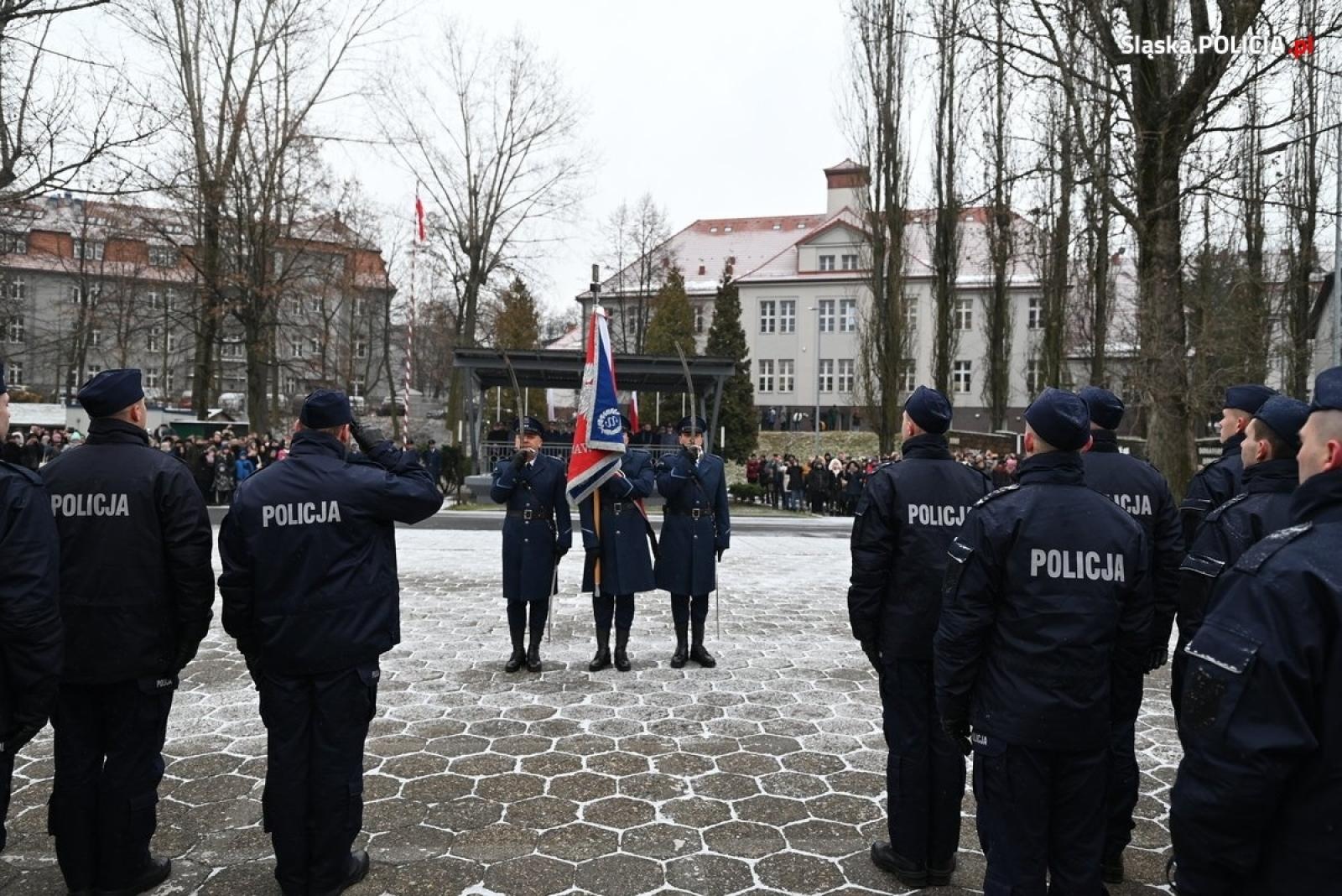 Zdjęcie w galerii na portalu naszraciborz.pl: Pierwsze w tym roku ślubowanie nowych policjantów wiadomości z regionu