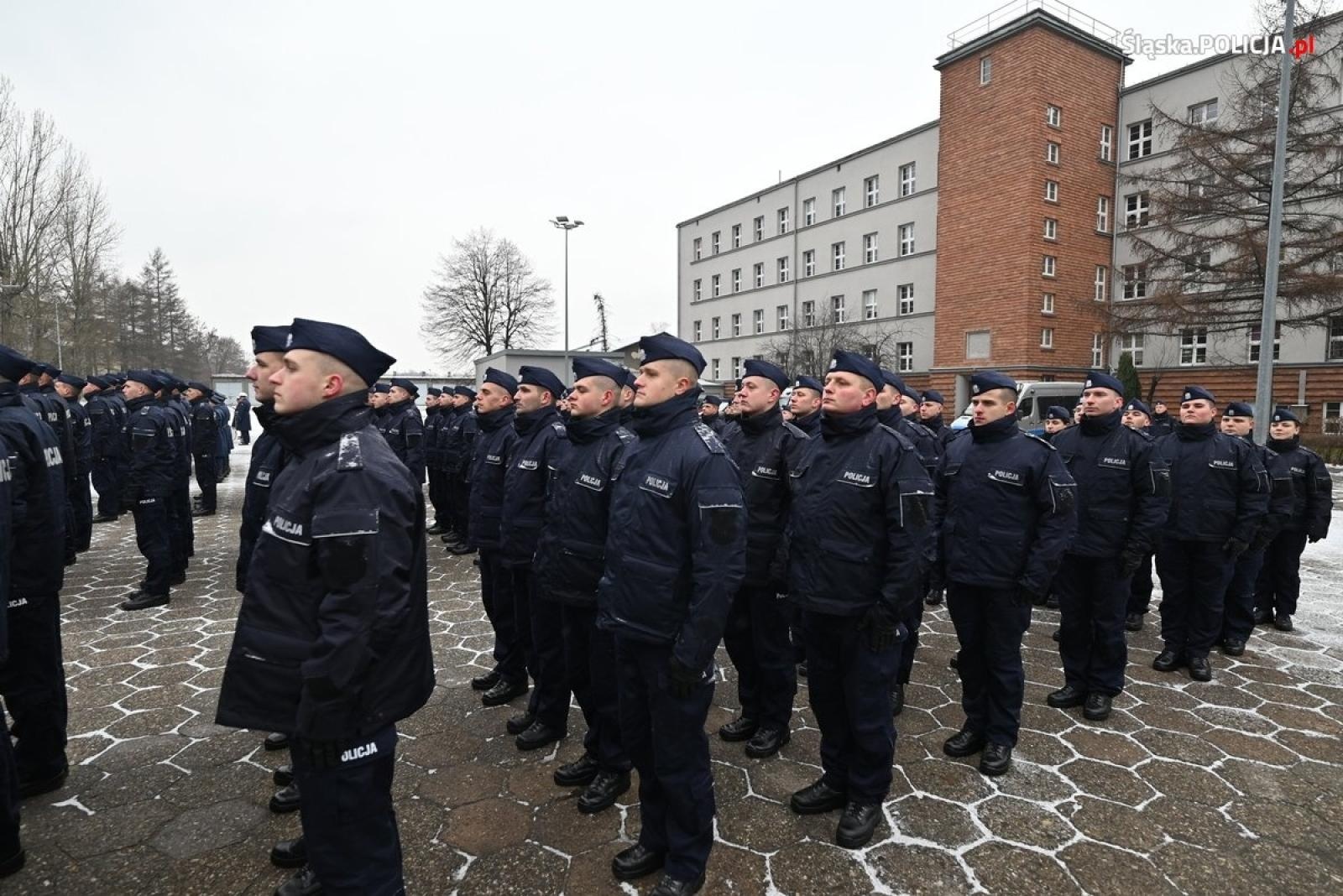 Zdjęcie w galerii na portalu naszraciborz.pl: Pierwsze w tym roku ślubowanie nowych policjantów wiadomości z regionu