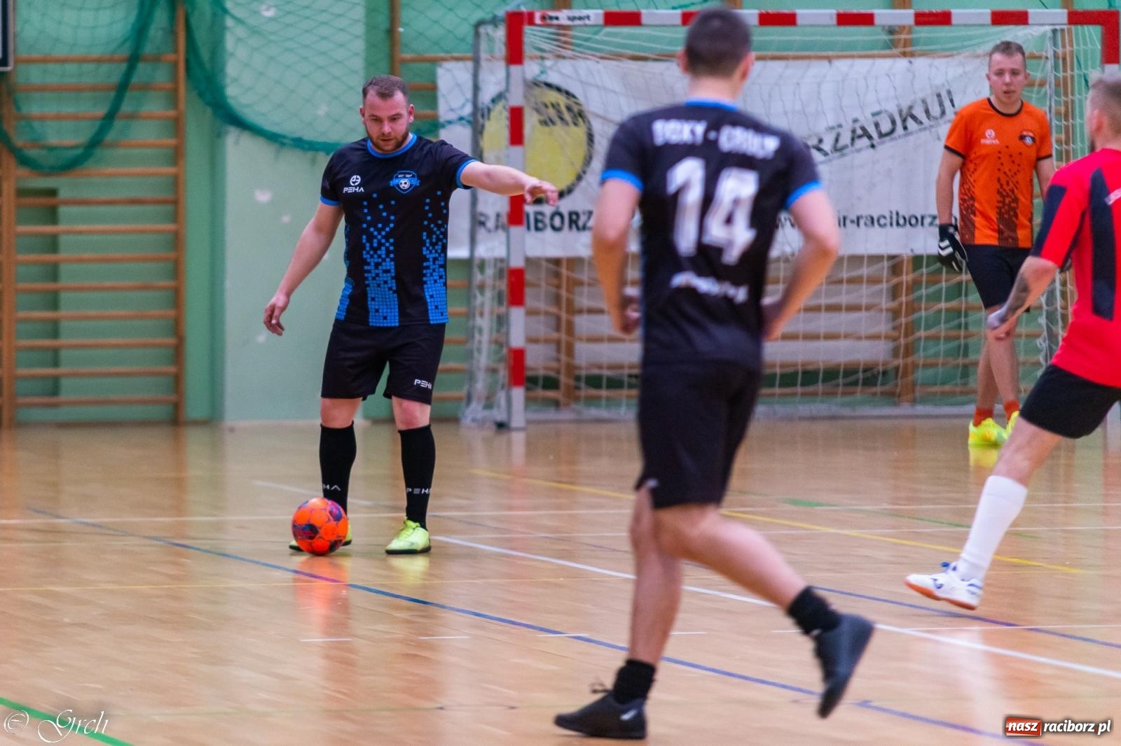 Zdjęcie w galerii na portalu naszraciborz.pl: HLPN. Sobota z futsalem w hali przy Łąkowej [FOTO i WIDEO] wiadomości z regionu