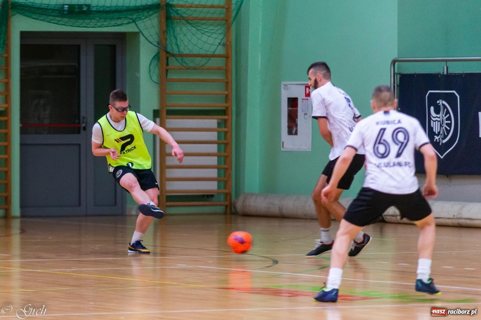 Zdjęcie w galerii na portalu naszraciborz.pl: HLPN. Sobota z futsalem w hali przy Łąkowej [FOTO i WIDEO] wiadomości z regionu