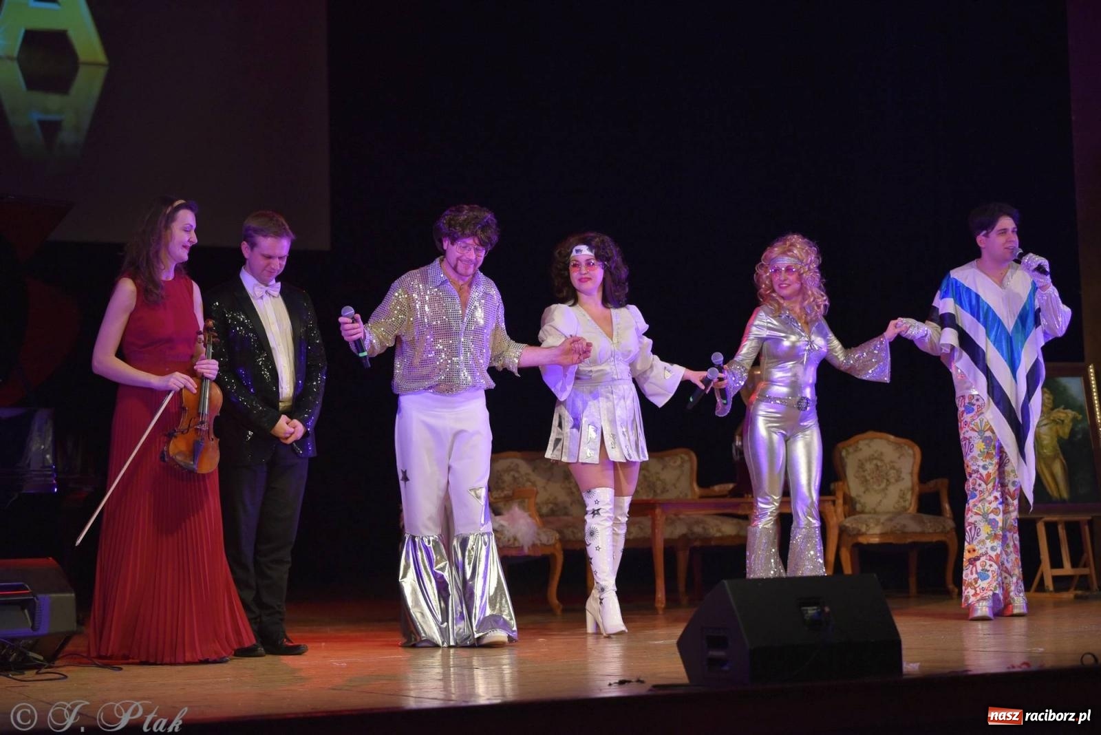Zdjęcie w galerii na portalu naszraciborz.pl: Baśń dla dorosłych - operetka i musical na deskach RCK [FOTO i WIDEO] wiadomości z regionu