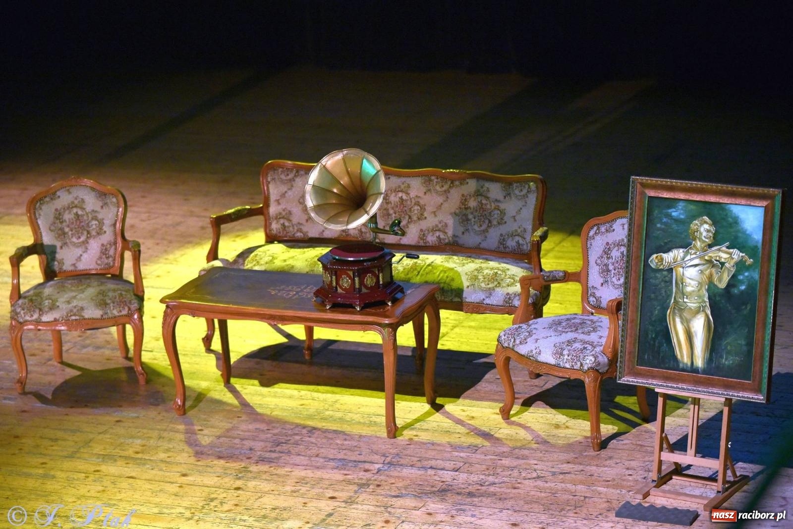 Zdjęcie w galerii na portalu naszraciborz.pl: Baśń dla dorosłych - operetka i musical na deskach RCK [FOTO i WIDEO] wiadomości z regionu