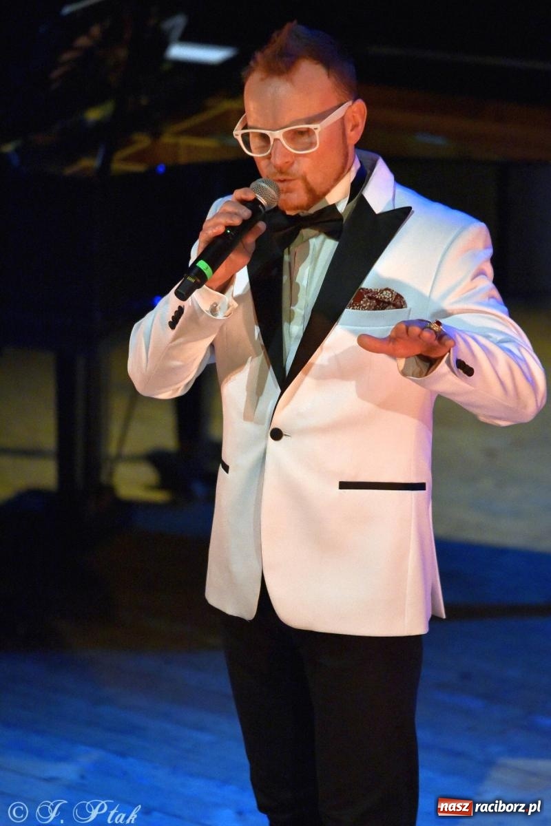 Zdjęcie w galerii na portalu naszraciborz.pl: Baśń dla dorosłych - operetka i musical na deskach RCK [FOTO i WIDEO] wiadomości z regionu