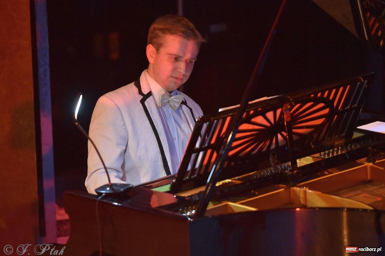 Zdjęcie w galerii na portalu naszraciborz.pl: Baśń dla dorosłych - operetka i musical na deskach RCK [FOTO i WIDEO] wiadomości z regionu