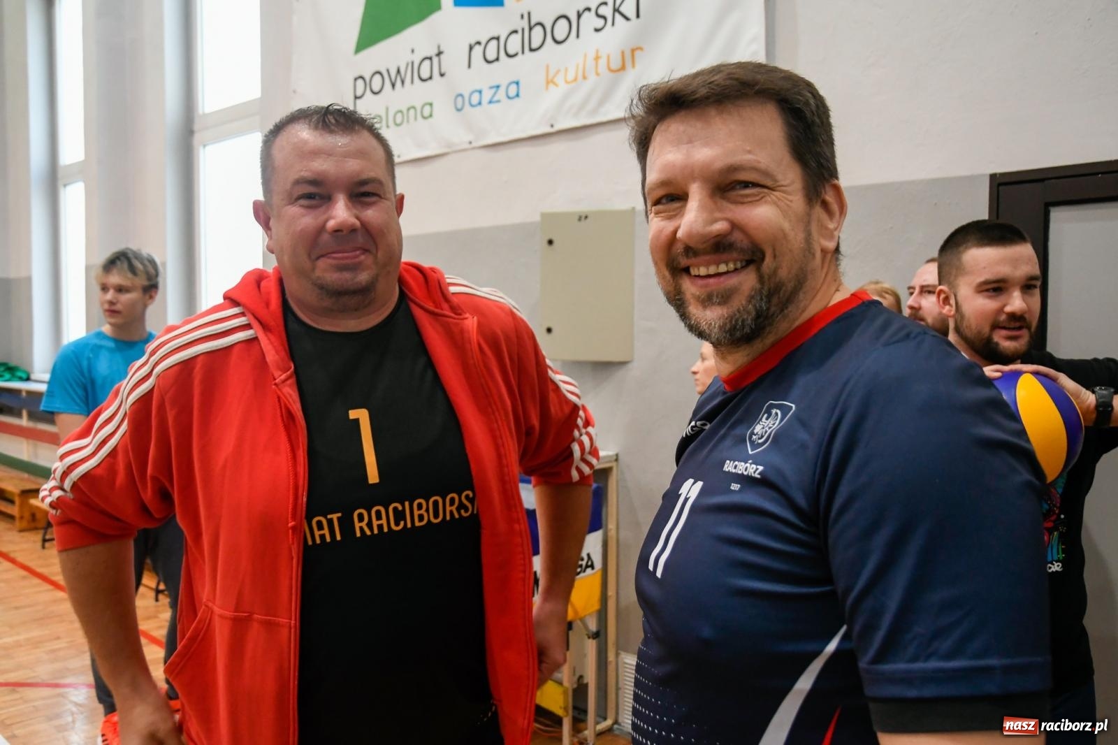Zdjęcie w galerii na portalu naszraciborz.pl: Siatkarskie show przy Klasztornej. Olimpijczycy zagrali dla WOŚP [FOTO i WIDEO] wiadomości z regionu