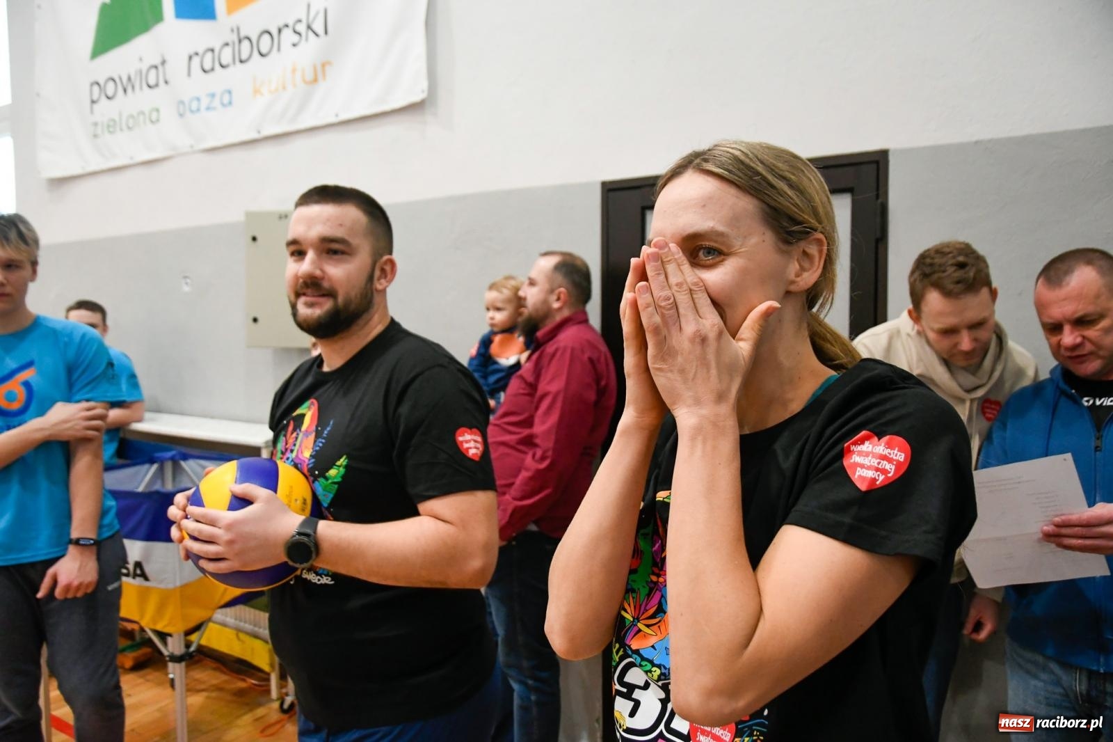 Zdjęcie w galerii na portalu naszraciborz.pl: Siatkarskie show przy Klasztornej. Olimpijczycy zagrali dla WOŚP [FOTO i WIDEO] wiadomości z regionu