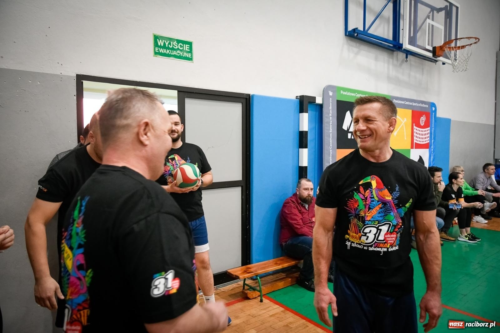 Zdjęcie w galerii na portalu naszraciborz.pl: Siatkarskie show przy Klasztornej. Olimpijczycy zagrali dla WOŚP [FOTO i WIDEO] wiadomości z regionu