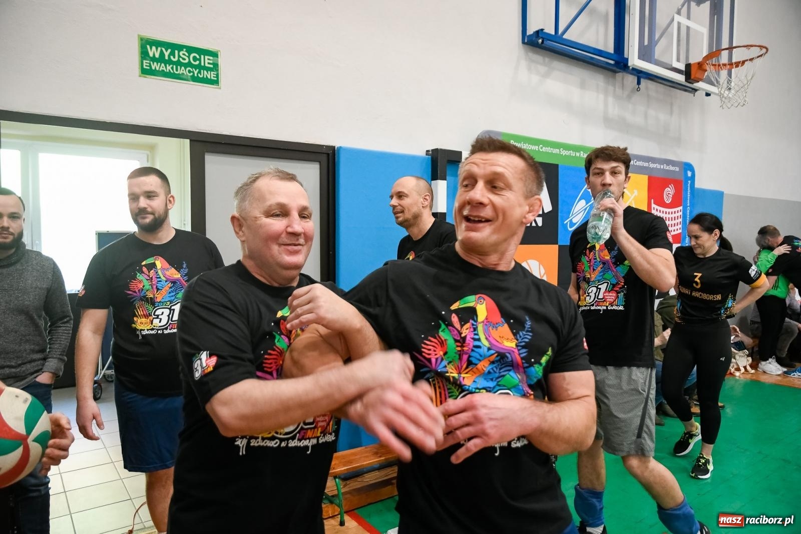 Zdjęcie w galerii na portalu naszraciborz.pl: Siatkarskie show przy Klasztornej. Olimpijczycy zagrali dla WOŚP [FOTO i WIDEO] wiadomości z regionu