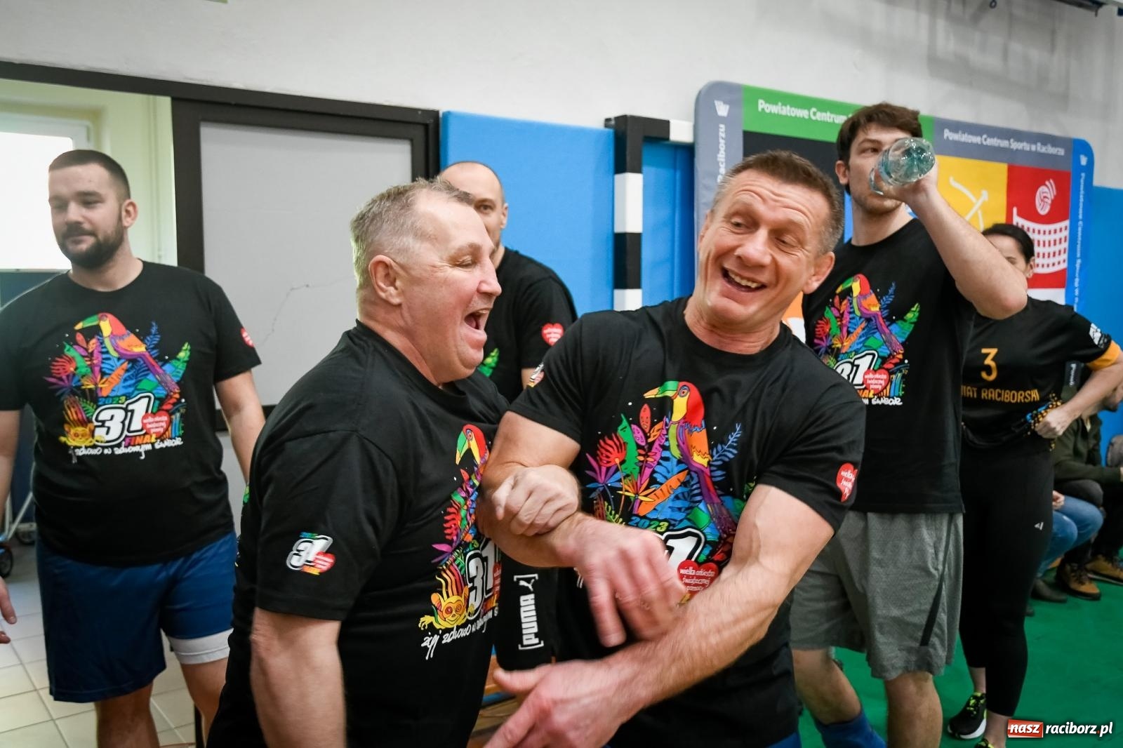 Zdjęcie w galerii na portalu naszraciborz.pl: Siatkarskie show przy Klasztornej. Olimpijczycy zagrali dla WOŚP [FOTO i WIDEO] wiadomości z regionu