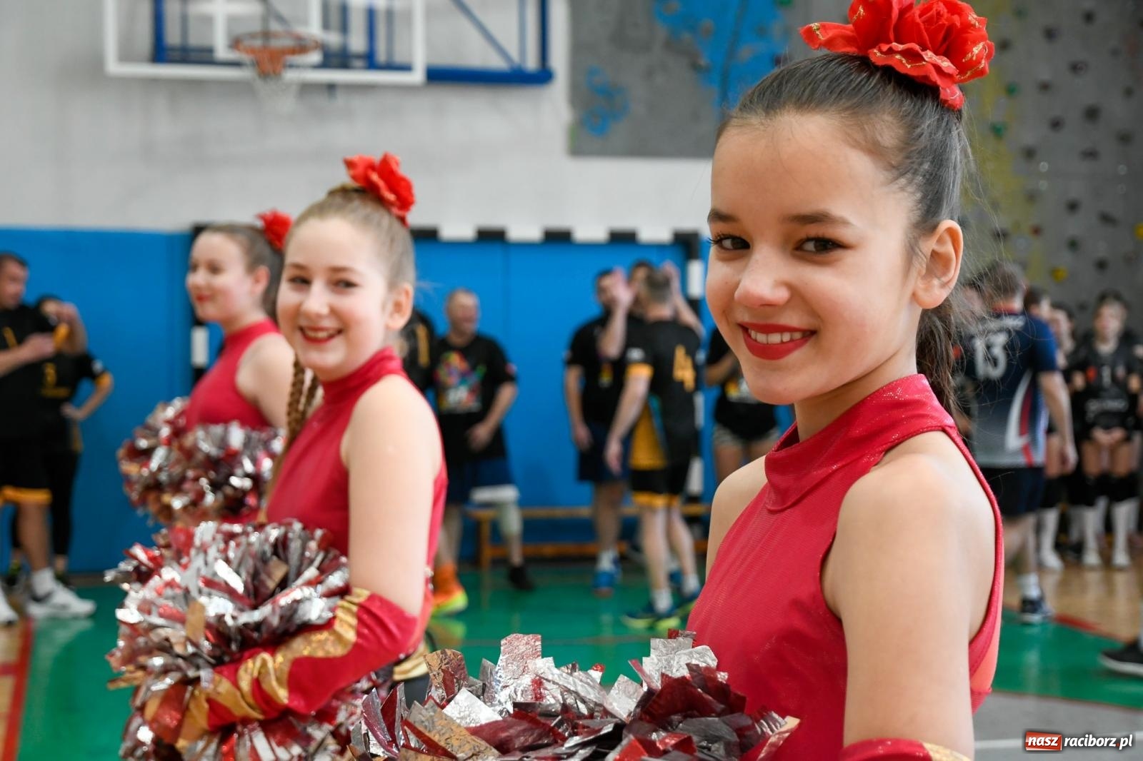 Zdjęcie w galerii na portalu naszraciborz.pl: Siatkarskie show przy Klasztornej. Olimpijczycy zagrali dla WOŚP [FOTO i WIDEO] wiadomości z regionu
