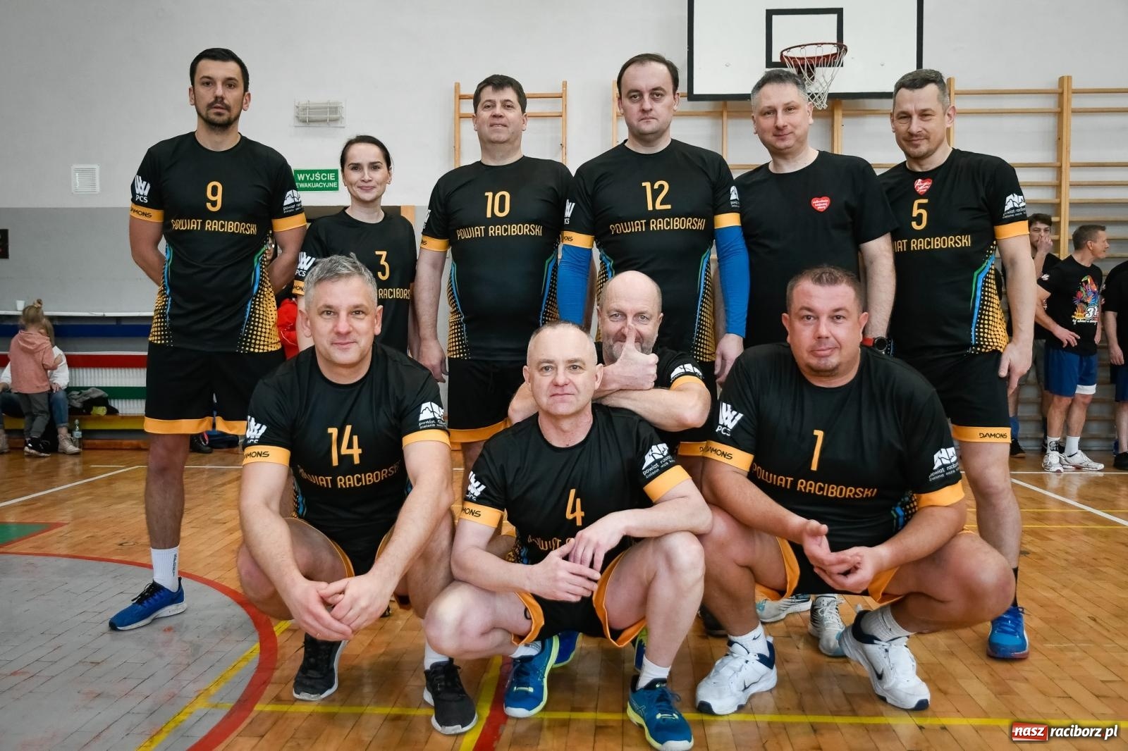 Zdjęcie w galerii na portalu naszraciborz.pl: Siatkarskie show przy Klasztornej. Olimpijczycy zagrali dla WOŚP [FOTO i WIDEO] wiadomości z regionu