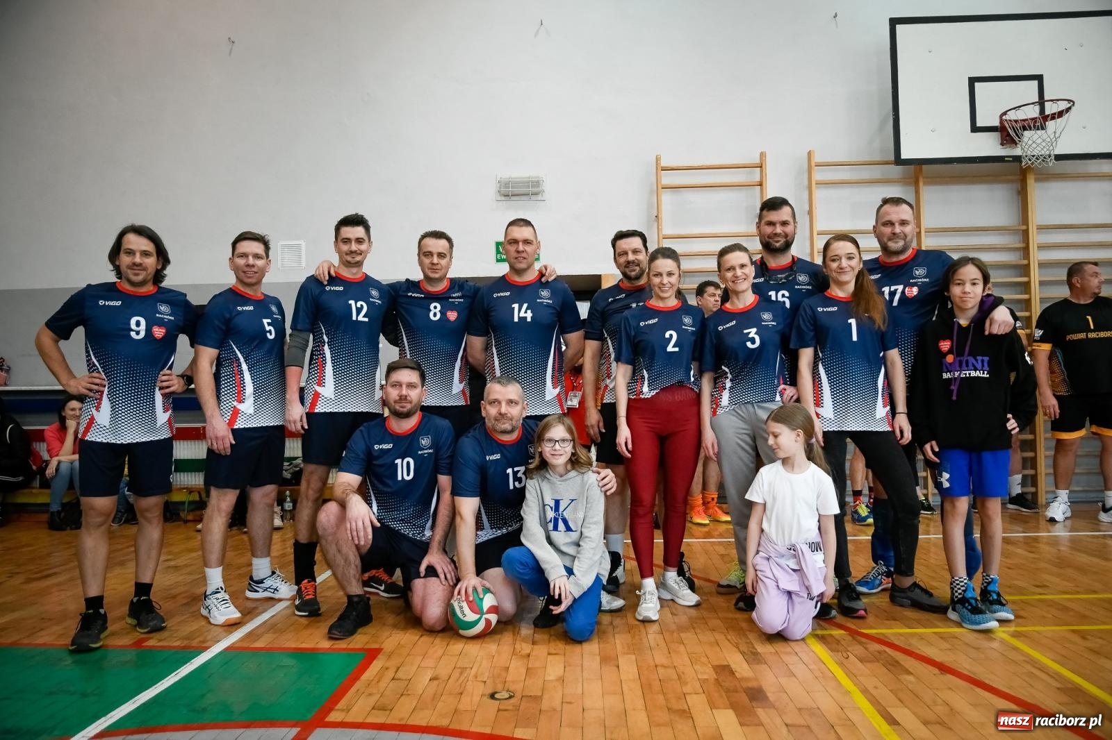 Zdjęcie w galerii na portalu naszraciborz.pl: Siatkarskie show przy Klasztornej. Olimpijczycy zagrali dla WOŚP [FOTO i WIDEO] wiadomości z regionu