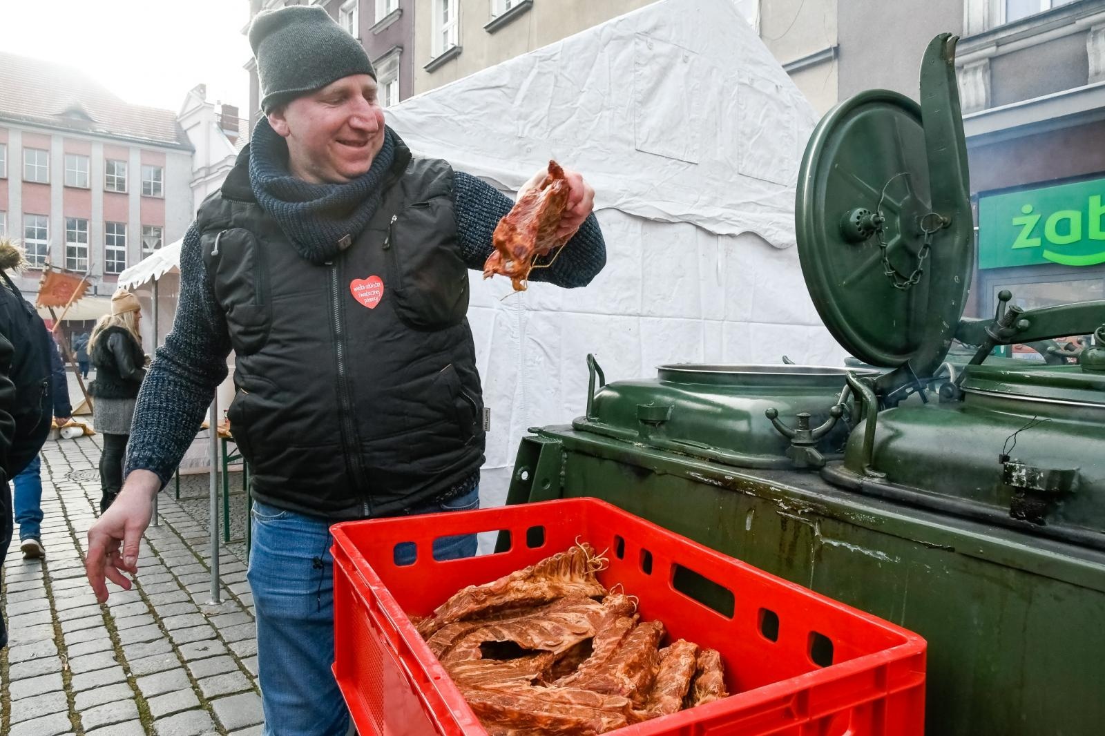 Zdjęcie w galerii na portalu naszraciborz.pl: Racibórz na żywo w TVN. Orkiestra gra na Rynku [FOTO i WIDEO] wiadomości z regionu