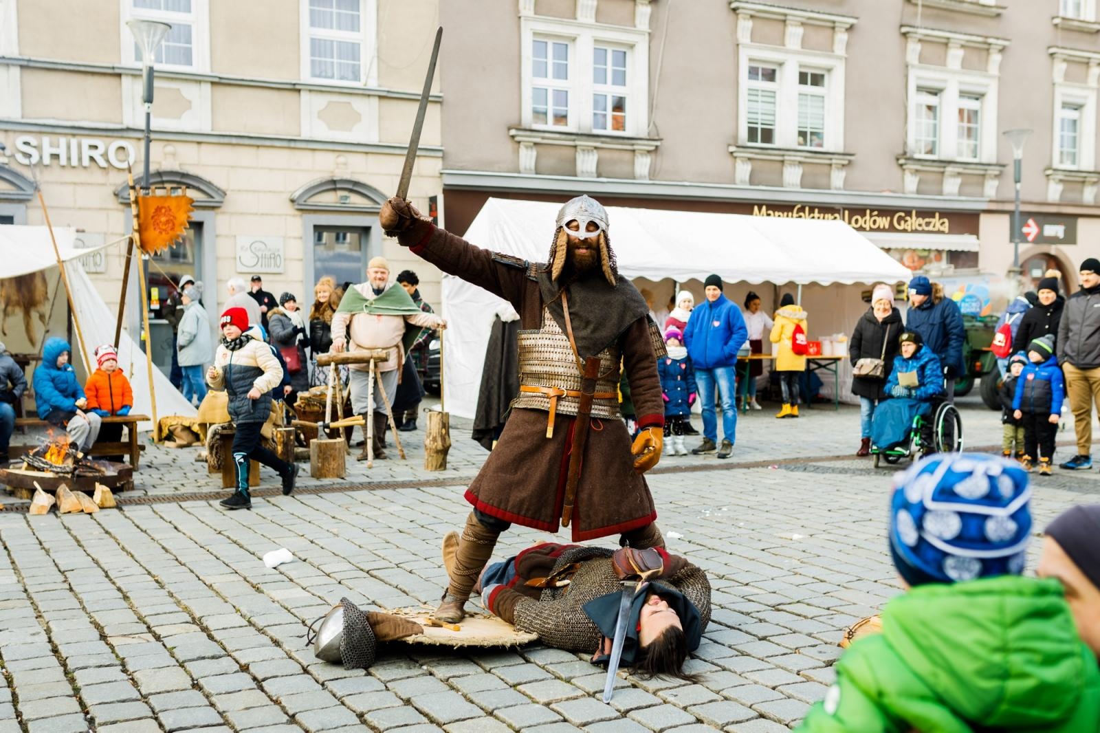 Zdjęcie w galerii na portalu naszraciborz.pl: Racibórz na żywo w TVN. Orkiestra gra na Rynku [FOTO i WIDEO] wiadomości z regionu