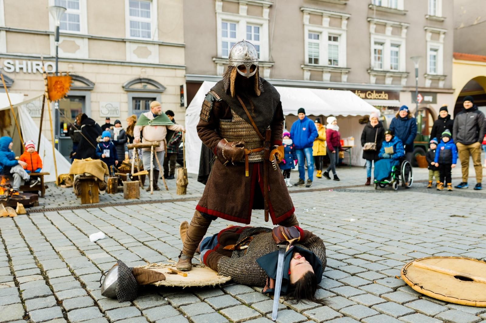 Zdjęcie w galerii na portalu naszraciborz.pl: Racibórz na żywo w TVN. Orkiestra gra na Rynku [FOTO i WIDEO] wiadomości z regionu