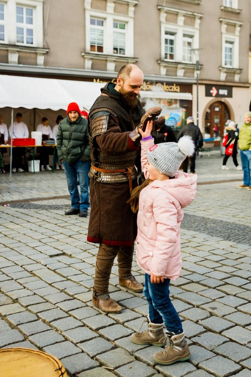 Zdjęcie w galerii na portalu naszraciborz.pl: Racibórz na żywo w TVN. Orkiestra gra na Rynku [FOTO i WIDEO] wiadomości z regionu