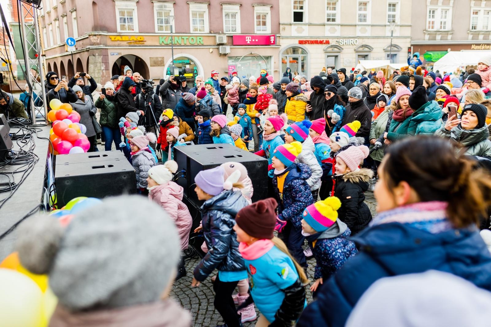 Zdjęcie w galerii na portalu naszraciborz.pl: Racibórz na żywo w TVN. Orkiestra gra na Rynku [FOTO i WIDEO] wiadomości z regionu