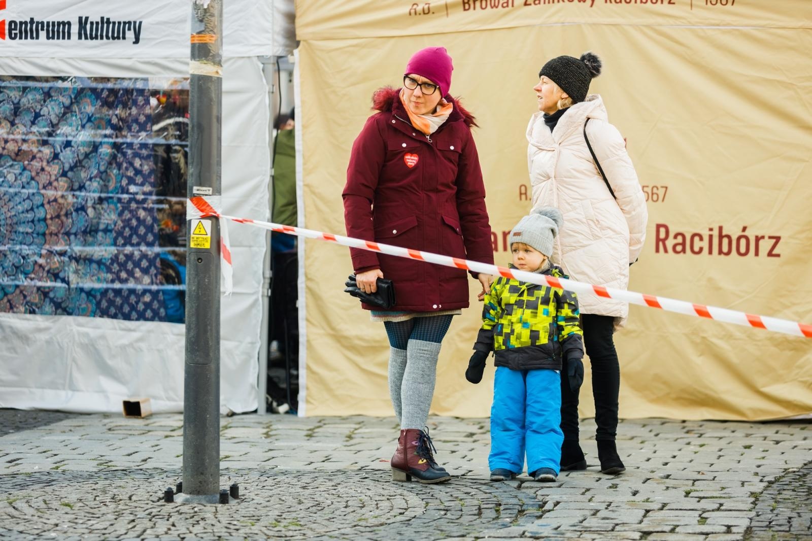 Zdjęcie w galerii na portalu naszraciborz.pl: Racibórz na żywo w TVN. Orkiestra gra na Rynku [FOTO i WIDEO] wiadomości z regionu