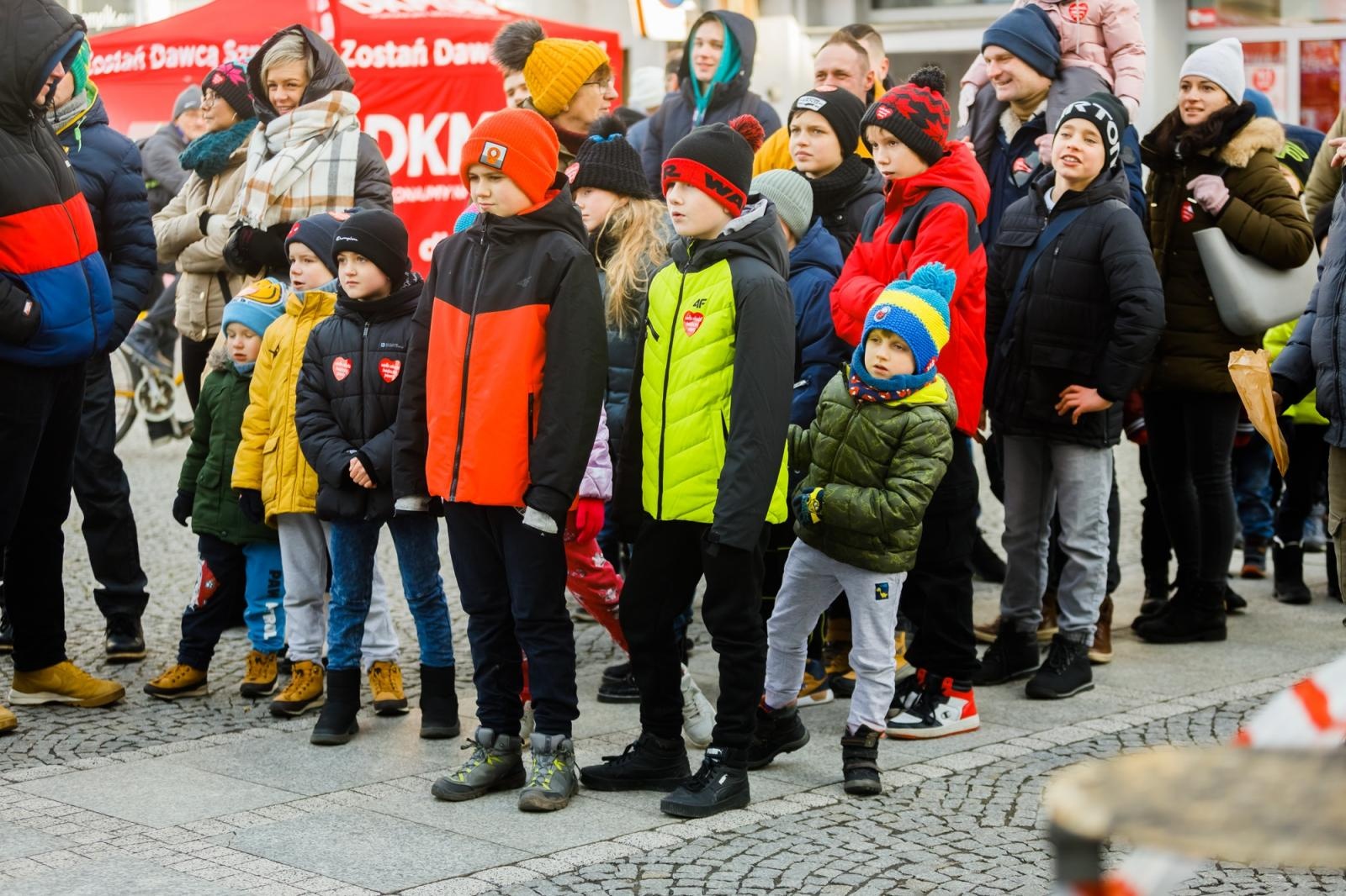 Zdjęcie w galerii na portalu naszraciborz.pl: Racibórz na żywo w TVN. Orkiestra gra na Rynku [FOTO i WIDEO] wiadomości z regionu