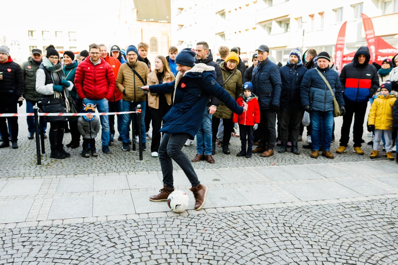 Zdjęcie w galerii na portalu naszraciborz.pl: Racibórz na żywo w TVN. Orkiestra gra na Rynku [FOTO i WIDEO] wiadomości z regionu