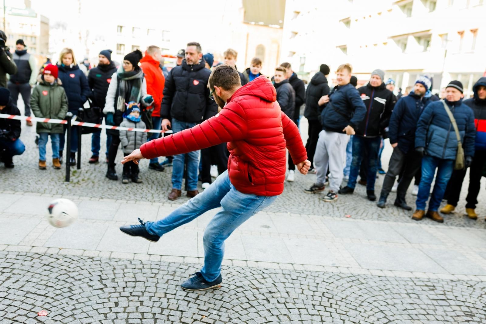 Zdjęcie w galerii na portalu naszraciborz.pl: Racibórz na żywo w TVN. Orkiestra gra na Rynku [FOTO i WIDEO] wiadomości z regionu