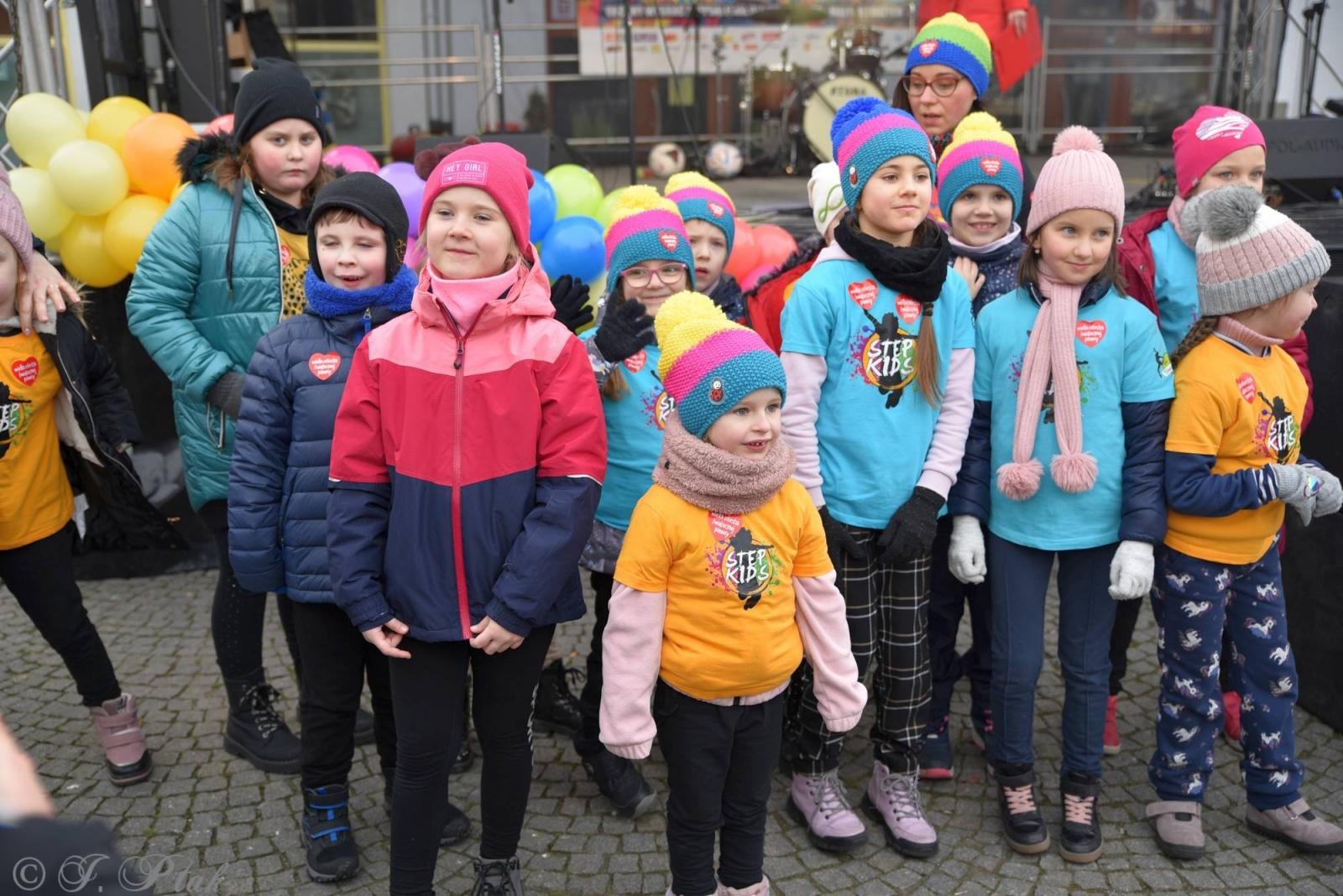 Zdjęcie w galerii na portalu naszraciborz.pl: Racibórz na żywo w TVN. Orkiestra gra na Rynku [FOTO i WIDEO] wiadomości z regionu