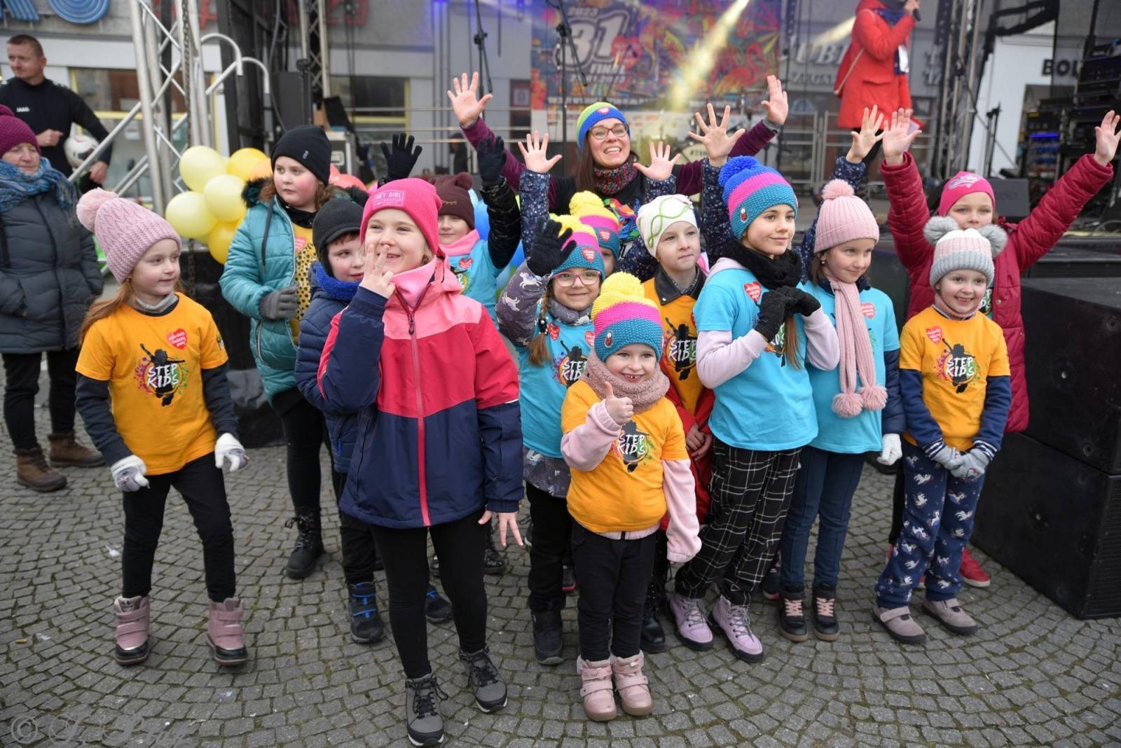 Zdjęcie w galerii na portalu naszraciborz.pl: Racibórz na żywo w TVN. Orkiestra gra na Rynku [FOTO i WIDEO] wiadomości z regionu