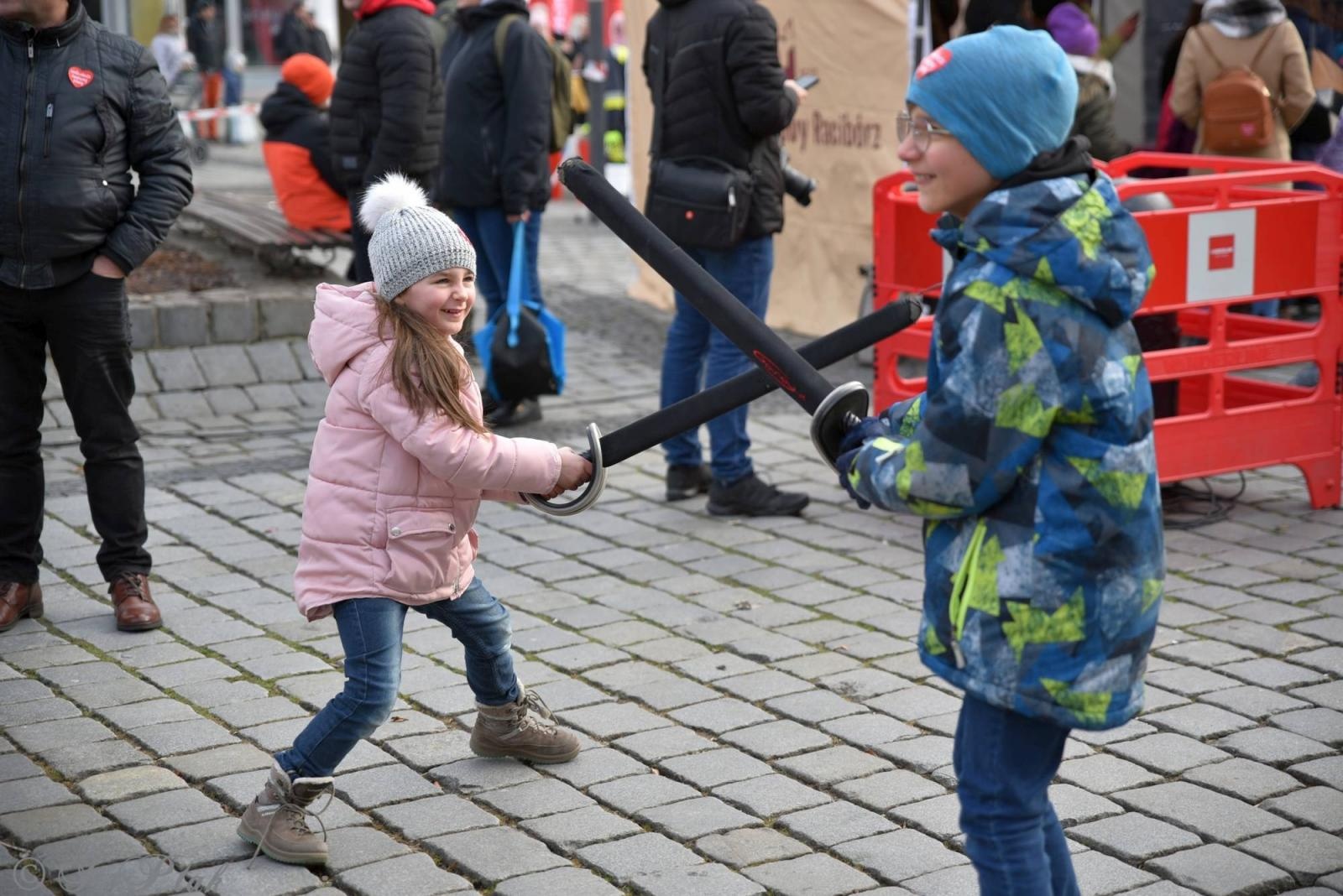 Zdjęcie w galerii na portalu naszraciborz.pl: Racibórz na żywo w TVN. Orkiestra gra na Rynku [FOTO i WIDEO] wiadomości z regionu