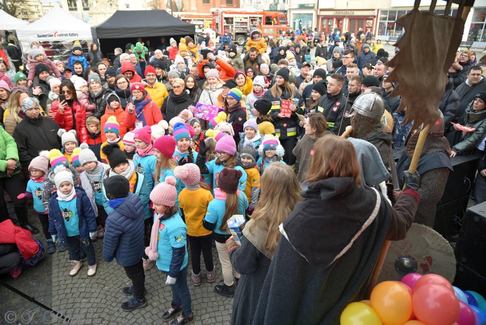 Zdjęcie w galerii na portalu naszraciborz.pl: Racibórz na żywo w TVN. Orkiestra gra na Rynku [FOTO i WIDEO] wiadomości z regionu