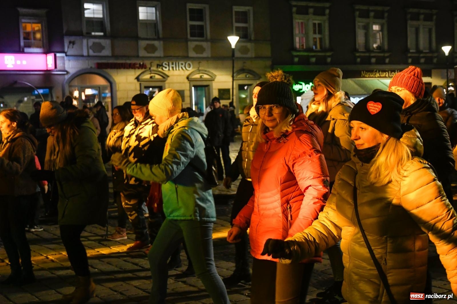 Zdjęcie w galerii na portalu naszraciborz.pl: Tort ze złotem od Szypuły i zumba na rozgrzewkę [FOTO i WIDEO] wiadomości z regionu