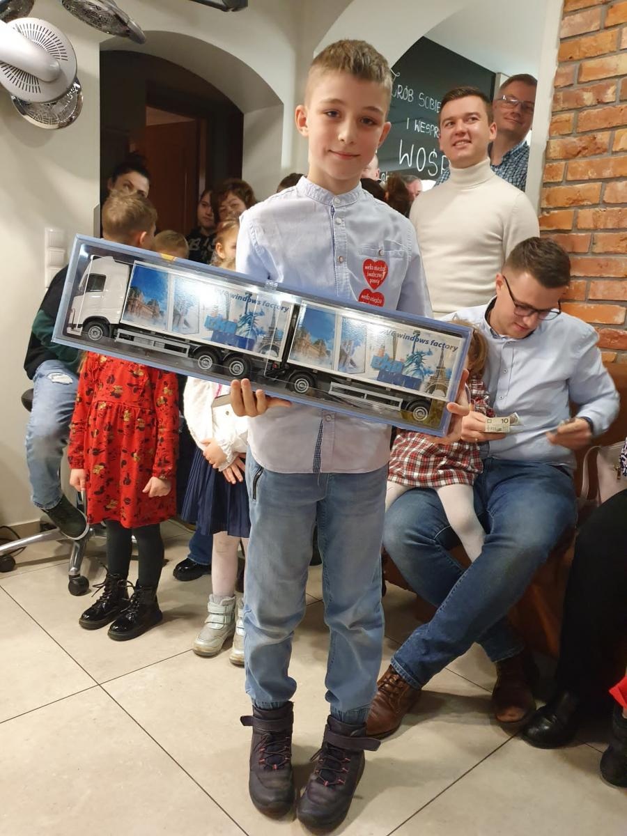 Zdjęcie w galerii na portalu naszraciborz.pl: Fryzjerzy na medal. Zebrali w gminie Krzyżanowice ponad 30 tys. zł wiadomości z regionu