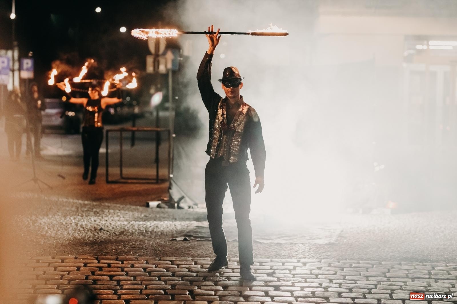 Zdjęcie w galerii na portalu naszraciborz.pl: PADŁ REKORD z puszek! Fire show zakończyło raciborski finał Wielkiej Orkiestry Świątecznej Pomocy.  wiadomości z regionu