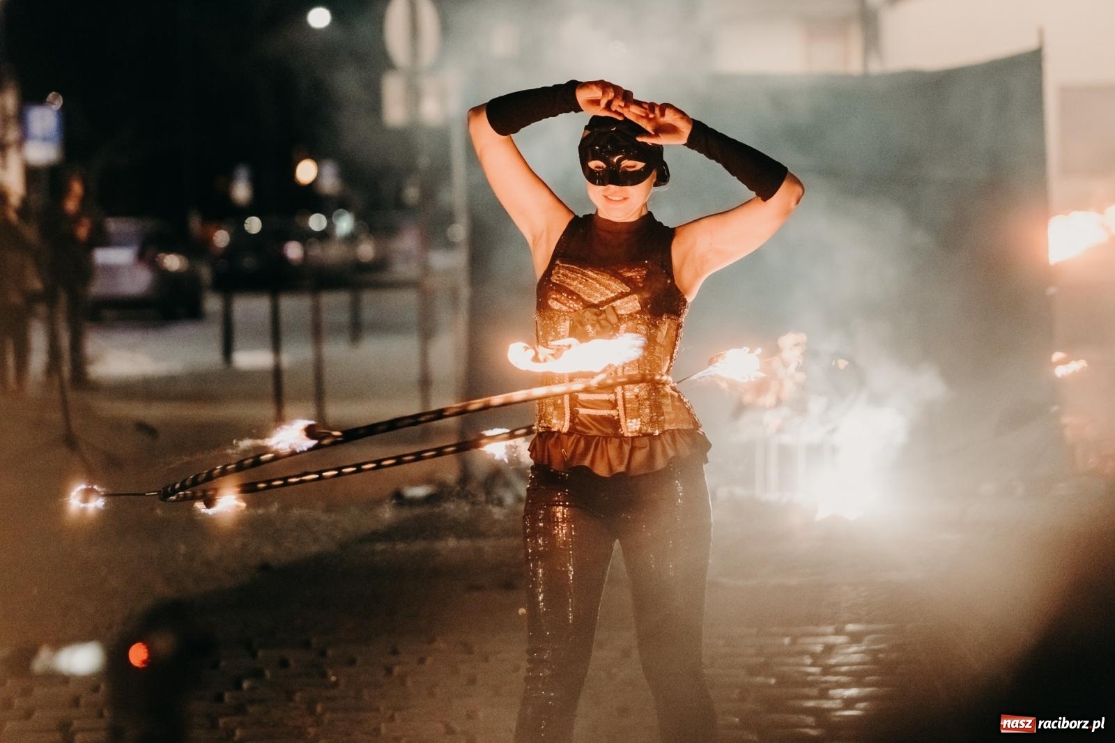 Zdjęcie w galerii na portalu naszraciborz.pl: PADŁ REKORD z puszek! Fire show zakończyło raciborski finał Wielkiej Orkiestry Świątecznej Pomocy.  wiadomości z regionu