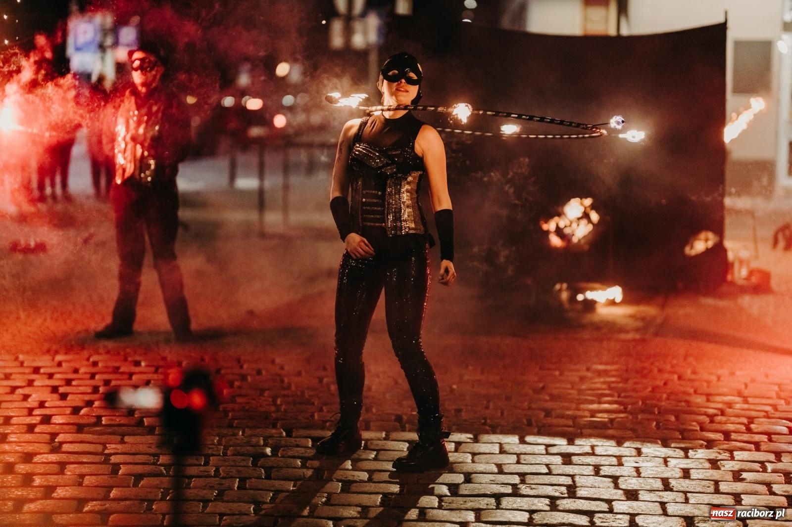 Zdjęcie w galerii na portalu naszraciborz.pl: PADŁ REKORD z puszek! Fire show zakończyło raciborski finał Wielkiej Orkiestry Świątecznej Pomocy.  wiadomości z regionu